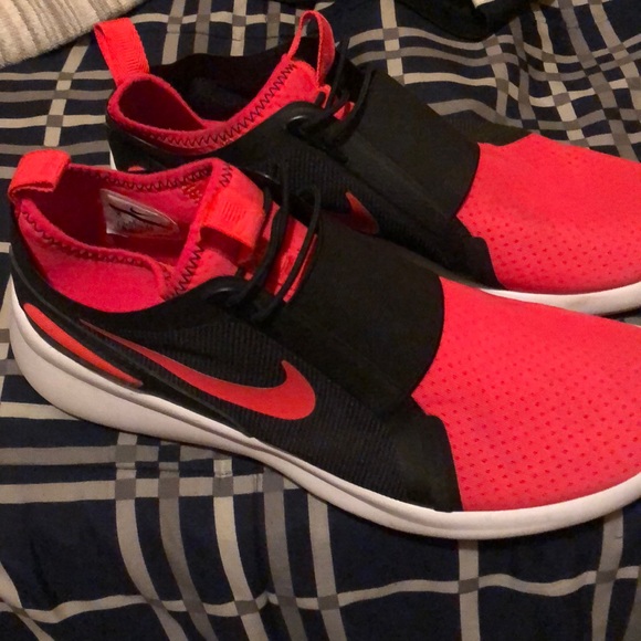 laceless nike running shoes